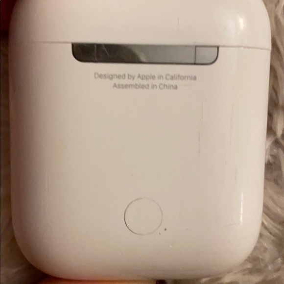 AirPods (1st generation) - Picture 3 of 6